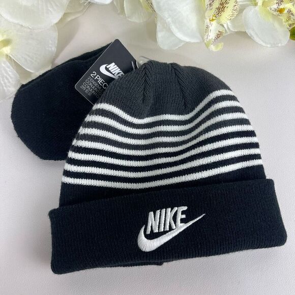 Nike Baby Winter Hat And Mittens Size 12/24 months - Picture 1 of 5